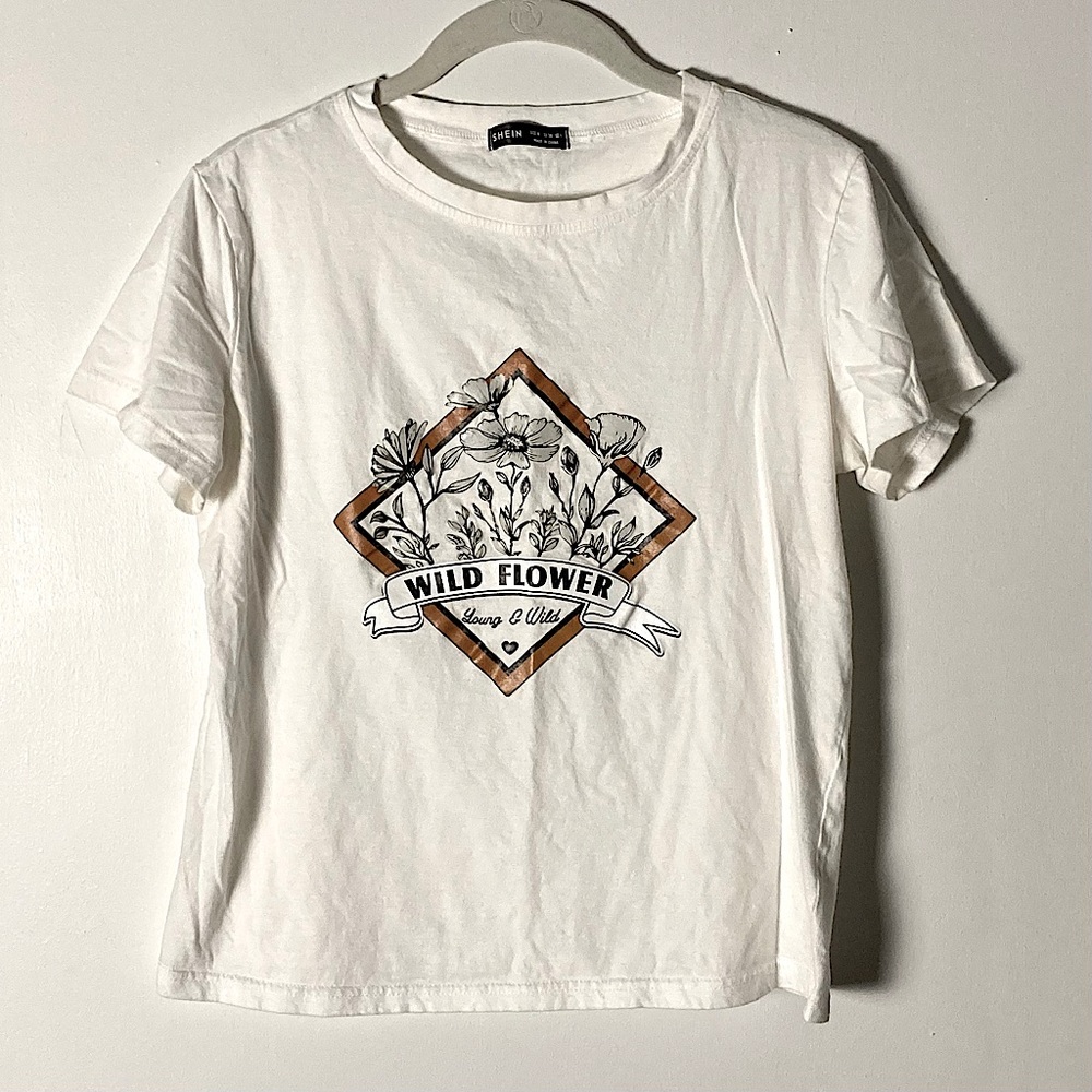 SHEIN White Cotton Wild Flower Graphic T-Shirt Size Medium 💗